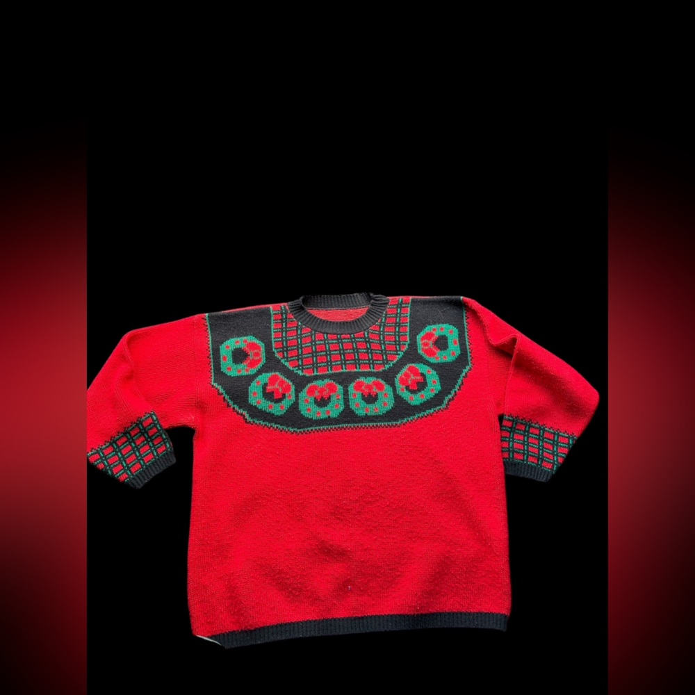 ✨Red and green Christmas sweater with a retro vibe✨